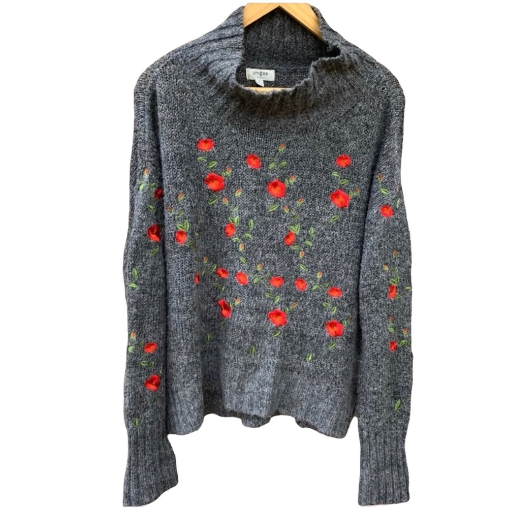Umgee Women’s Gray Embroidered Floral Oversized Mock Neck Sweater Size Medium